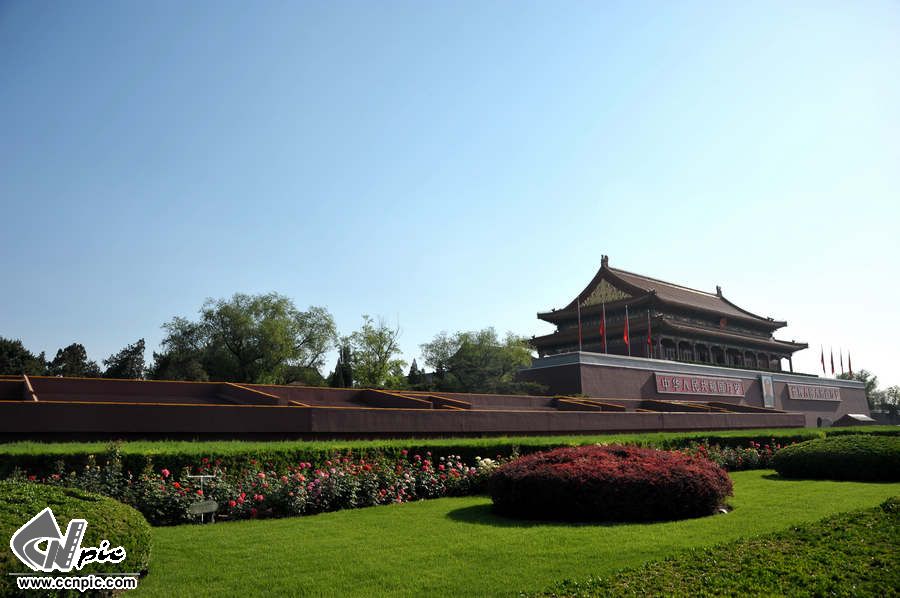 北京旅游-朝阳中的天安门